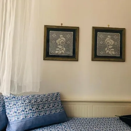 A Casa Di Claudia - Acdc * نابولي